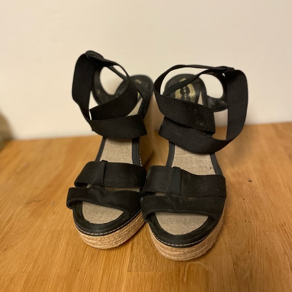 Elie Tahari wedge sandals - Picture 4 of 4